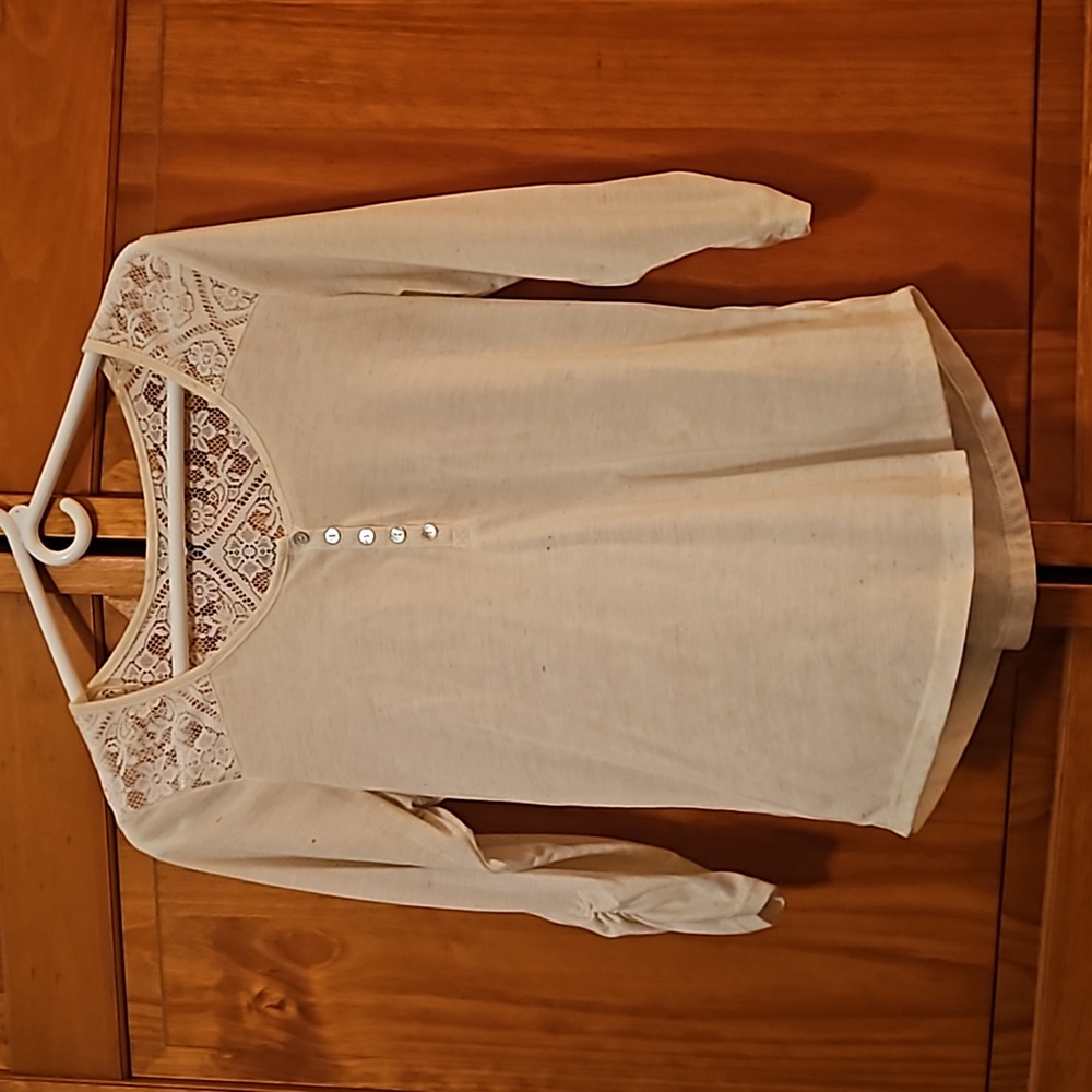 Neon Soul Cream Half-sleeve shirt with lace